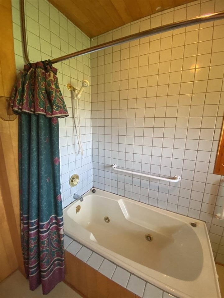 1286 West Roosevelt Road Perrinton, MI 48871 - Photo 35 of 61 50075537-34.JPG