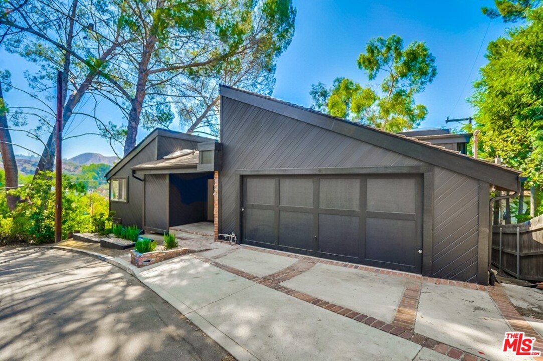 1608 Ina Drive Glendale, CA 91206 - Photo 3 of 36