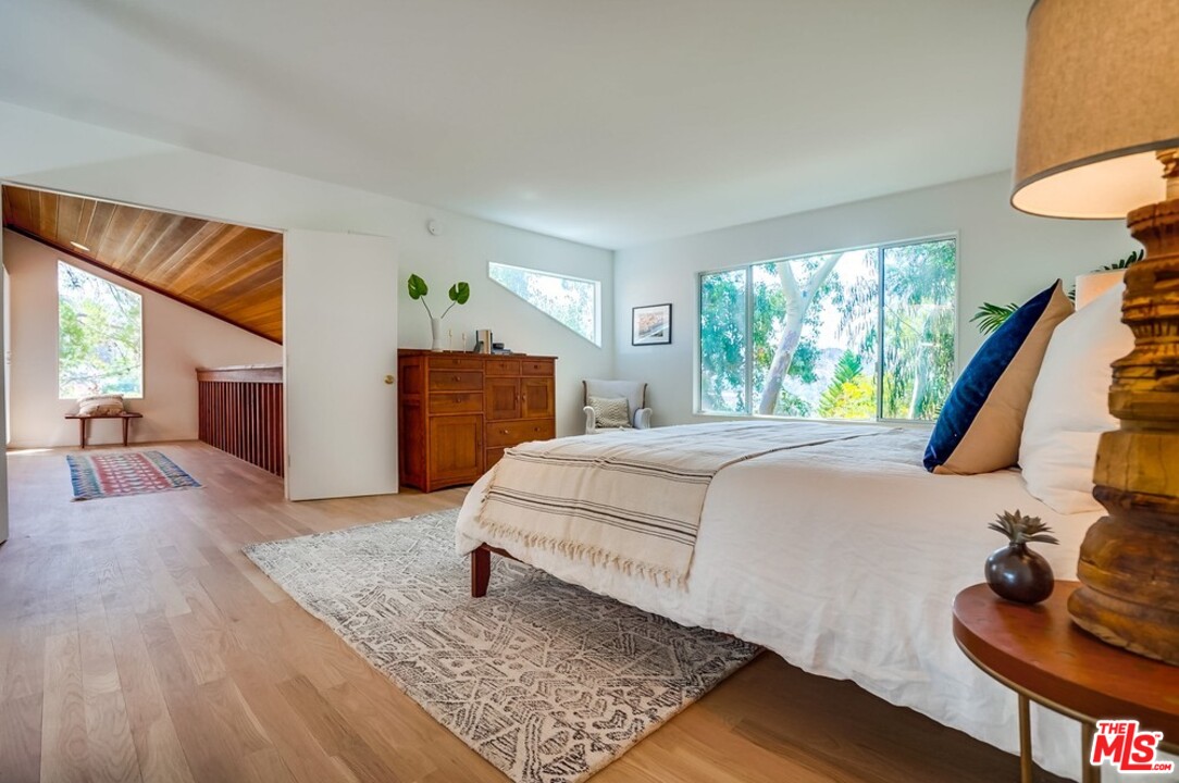 1608 Ina Drive Glendale, CA 91206 - Photo 33 of 36