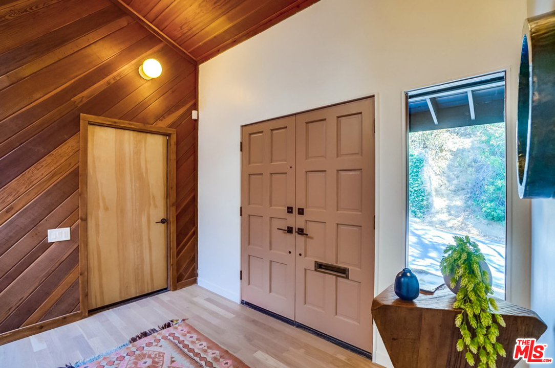 1608 Ina Drive Glendale, CA 91206 - Photo 6 of 36