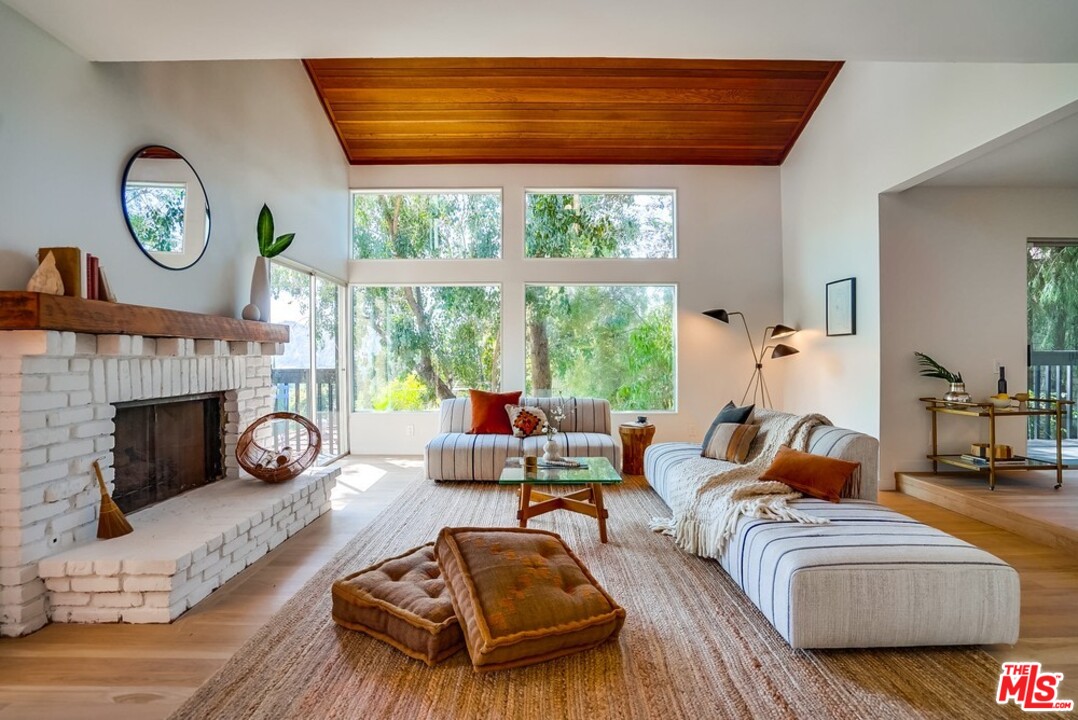 1608 Ina Drive Glendale, CA 91206 - Photo 7 of 36