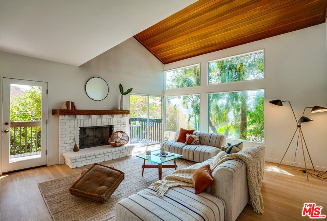 1608 Ina Drive Glendale, CA 91206 - Photo 10 of 36