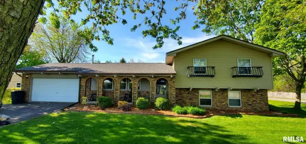$239,700 | 810 West Progress Street, Metamora, IL 61548