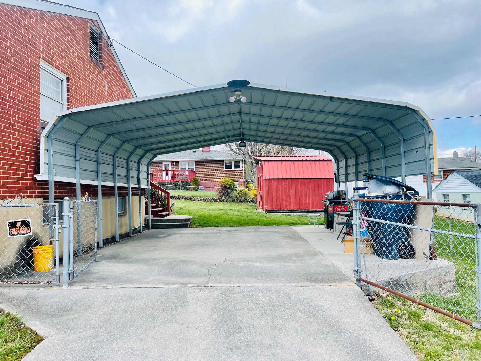 516 Mapleton Avenue Northeast Roanoke, VA 24012 - Photo 4 of 21 a view of outdoor space and deck