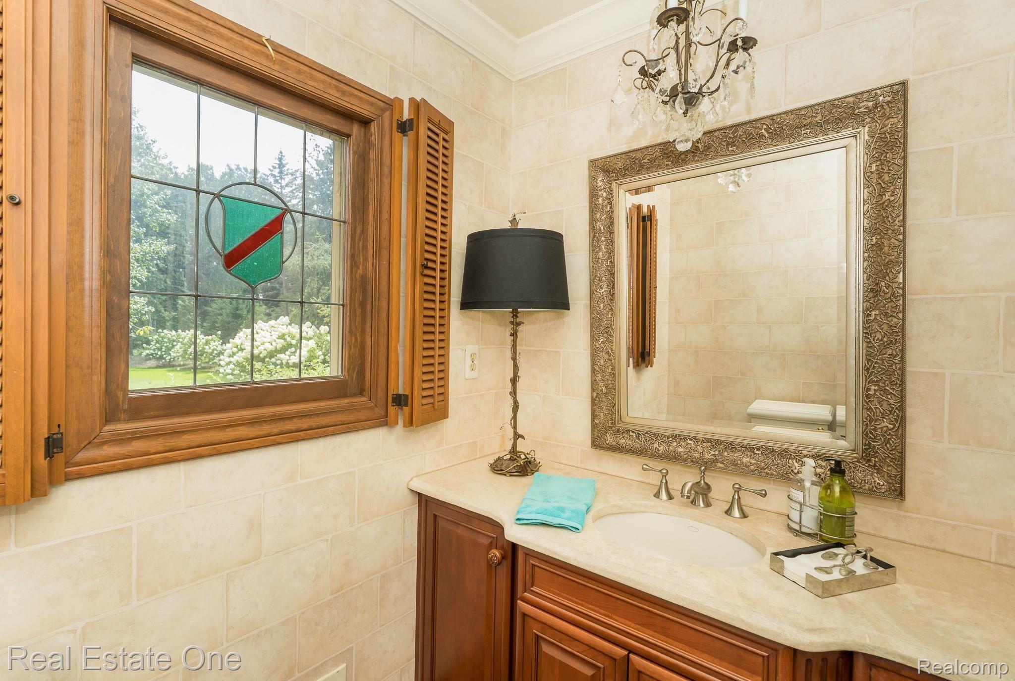2497 Kimberly Fair Street Rochester, MI 48309 - Photo 22 of 46 POWDER ROOM