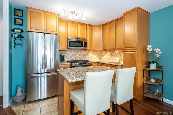 $179,021 | 155 Ferris Avenue, Unit 11E, White Plains, NY 10603