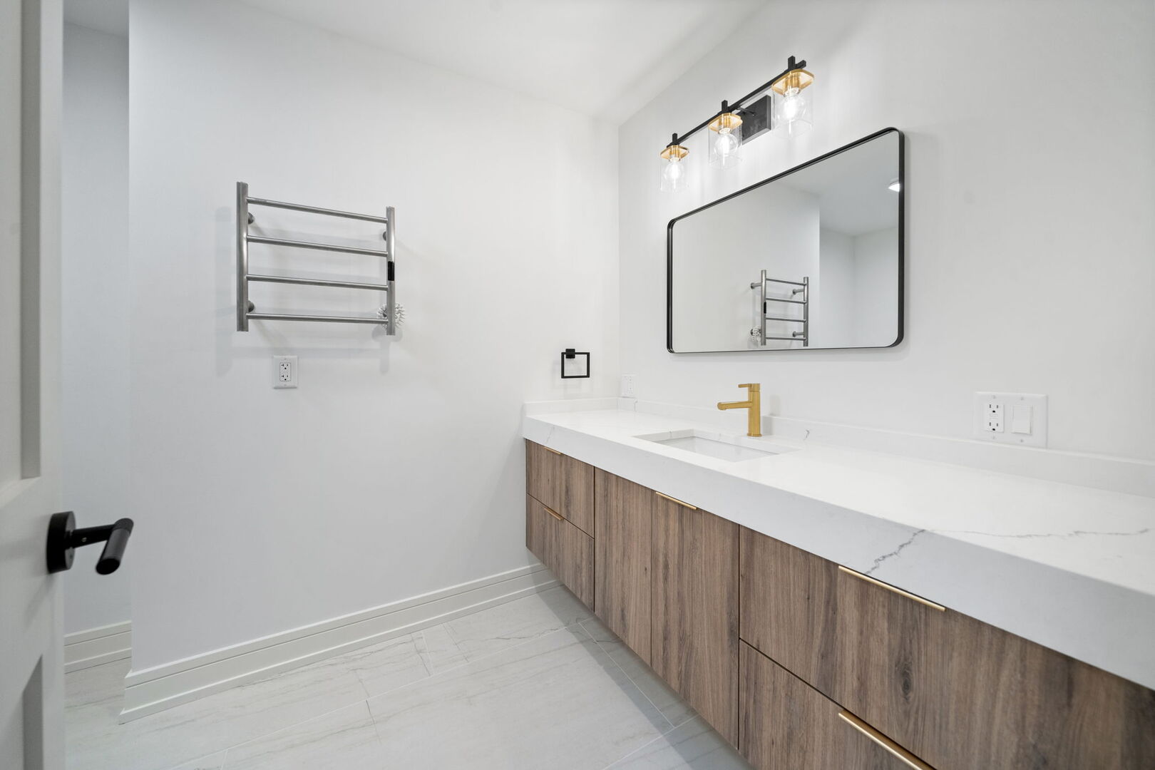 5603 South Garfield Street Hinsdale, IL 60521 - Photo 46 of 67 a bathroom with a double vanity sink and mirror