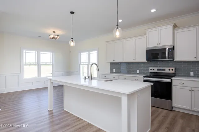 $344,900 | 105 Sunny Acres Lane, Clinton, NC 28328