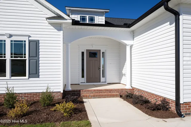 $344,900 | 105 Sunny Acres Lane, Clinton, NC 28328