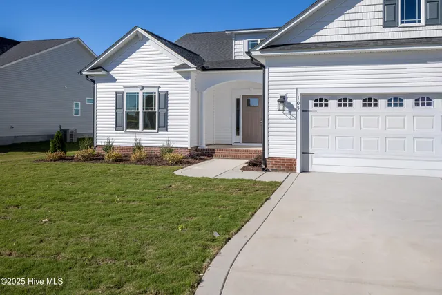 $344,900 | 105 Sunny Acres Lane, Clinton, NC 28328