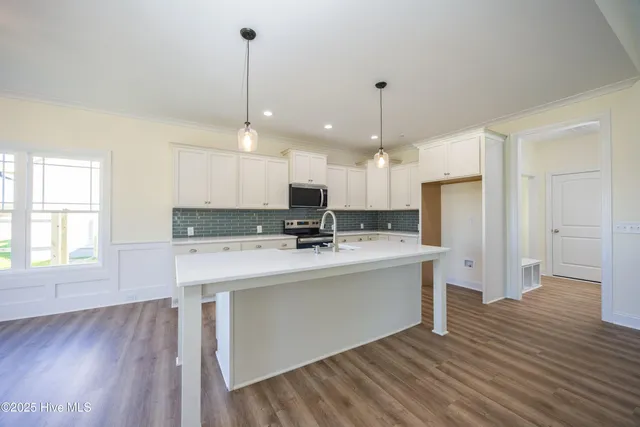 $344,900 | 105 Sunny Acres Lane, Clinton, NC 28328