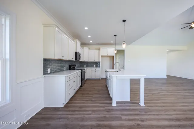 $344,900 | 105 Sunny Acres Lane, Clinton, NC 28328