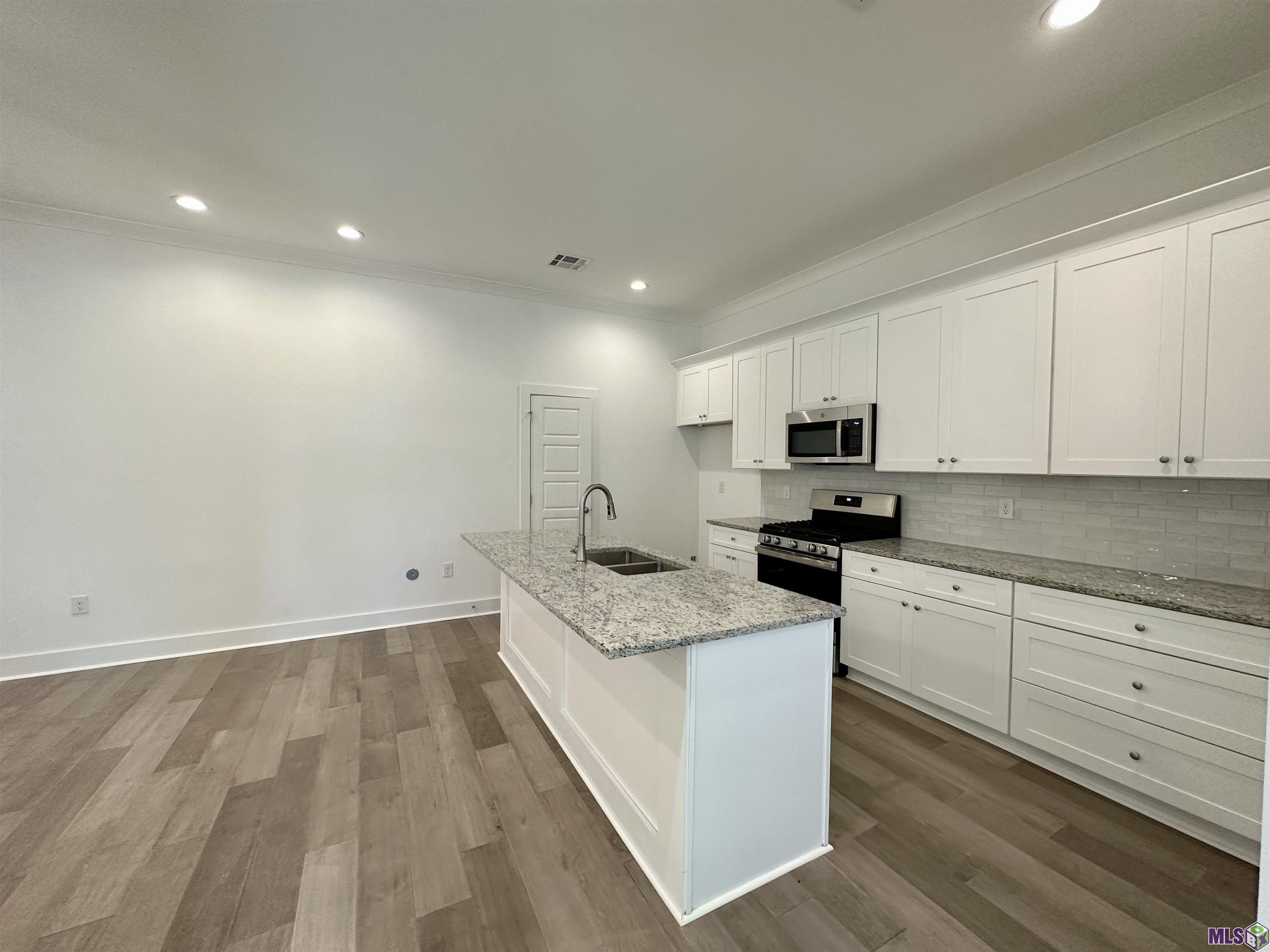 10144 The Grove Boulevard Baton Rouge, LA 70836 - Photo 4 of 6