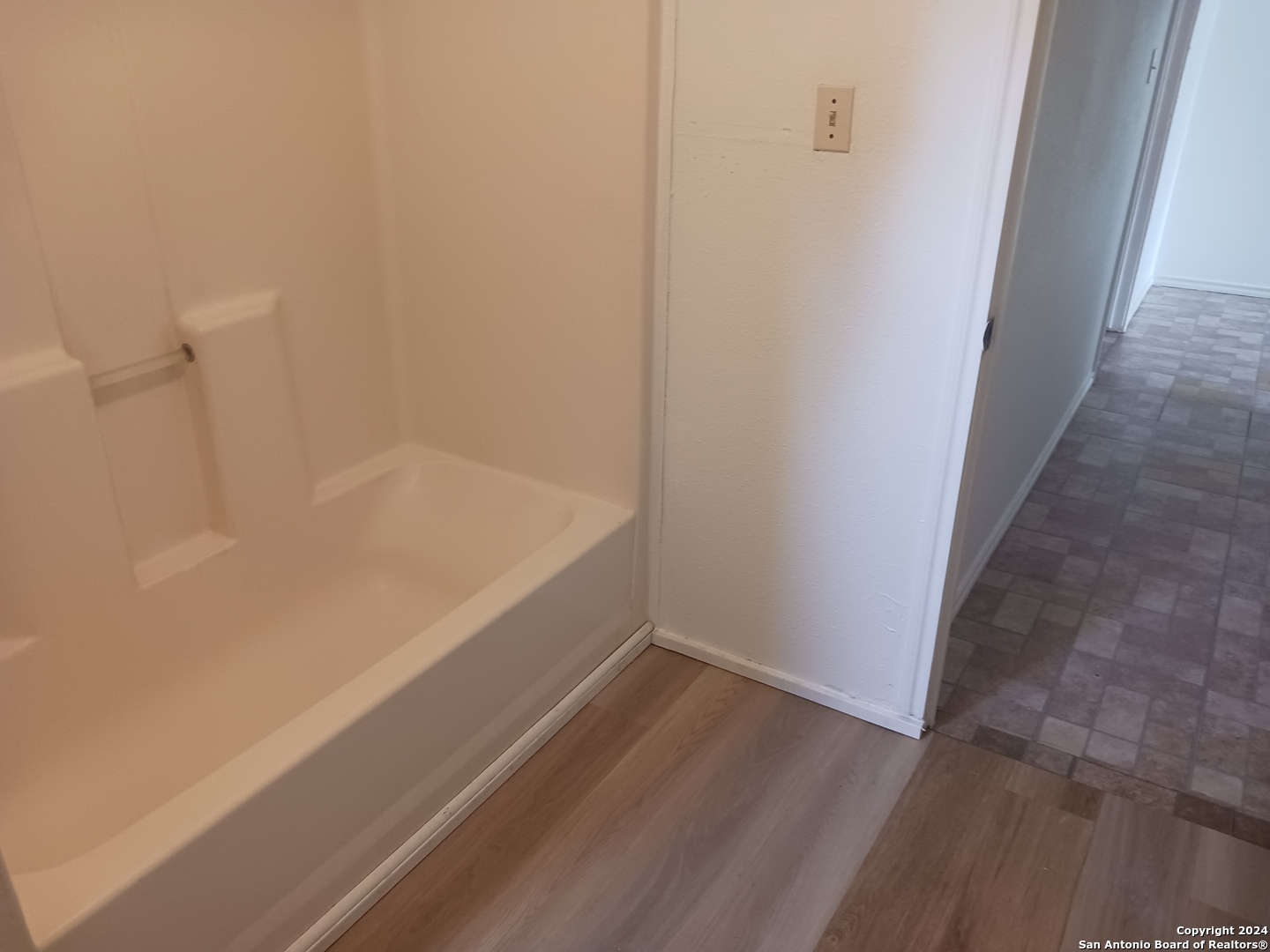 23717 Wood Park, Unit 3 San Antonio, TX 78264 - Photo 11 of 18 a bathroom with a bathtub
