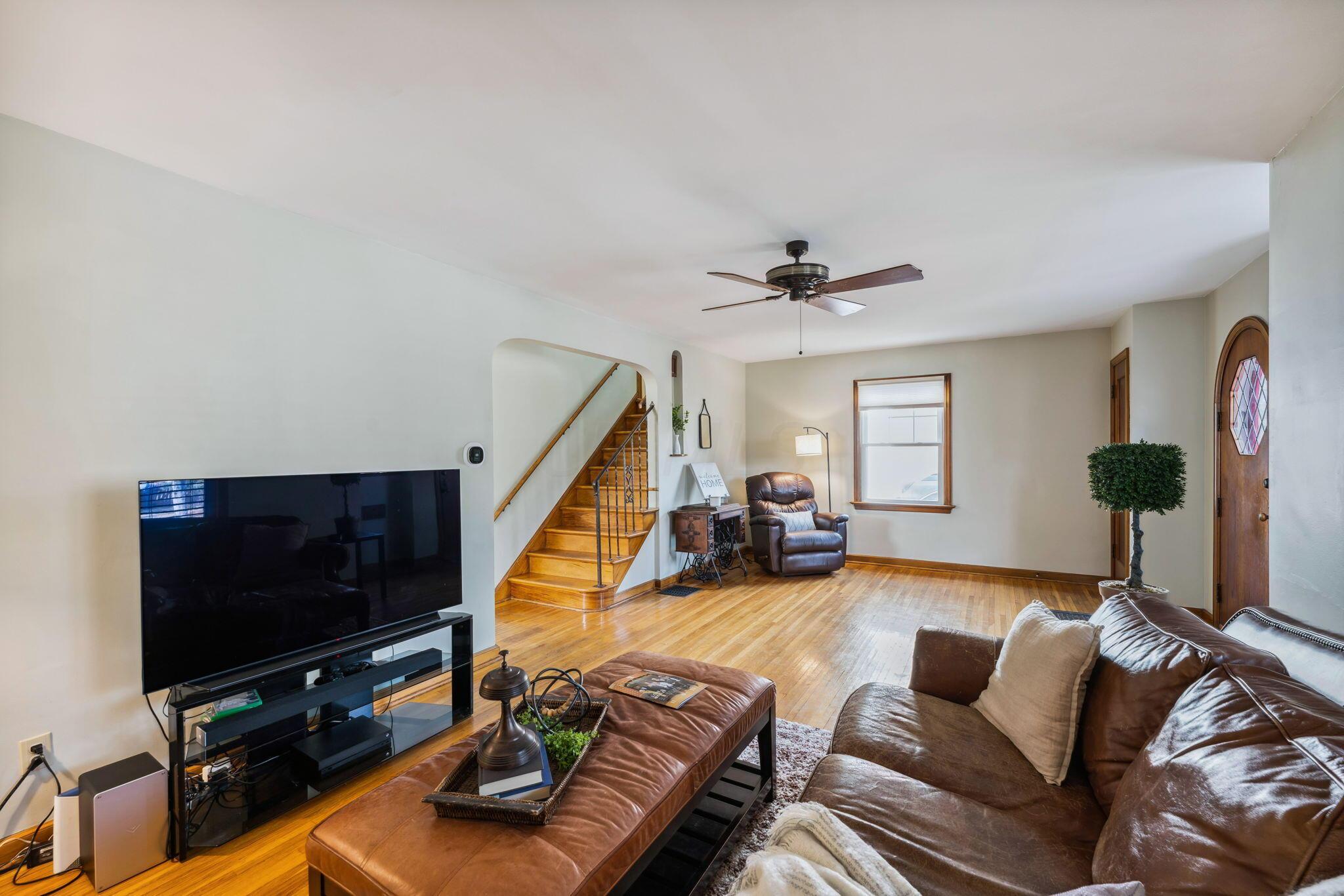 771 Vernon Road Columbus, OH 43209 - Photo 9 of 52 Living room