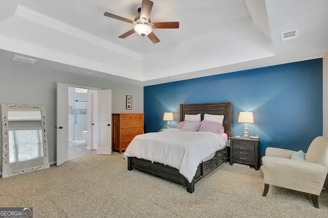 a en suite bathroom with a sink and a mirror