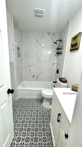 a view of an empty room with wooden floor and closet