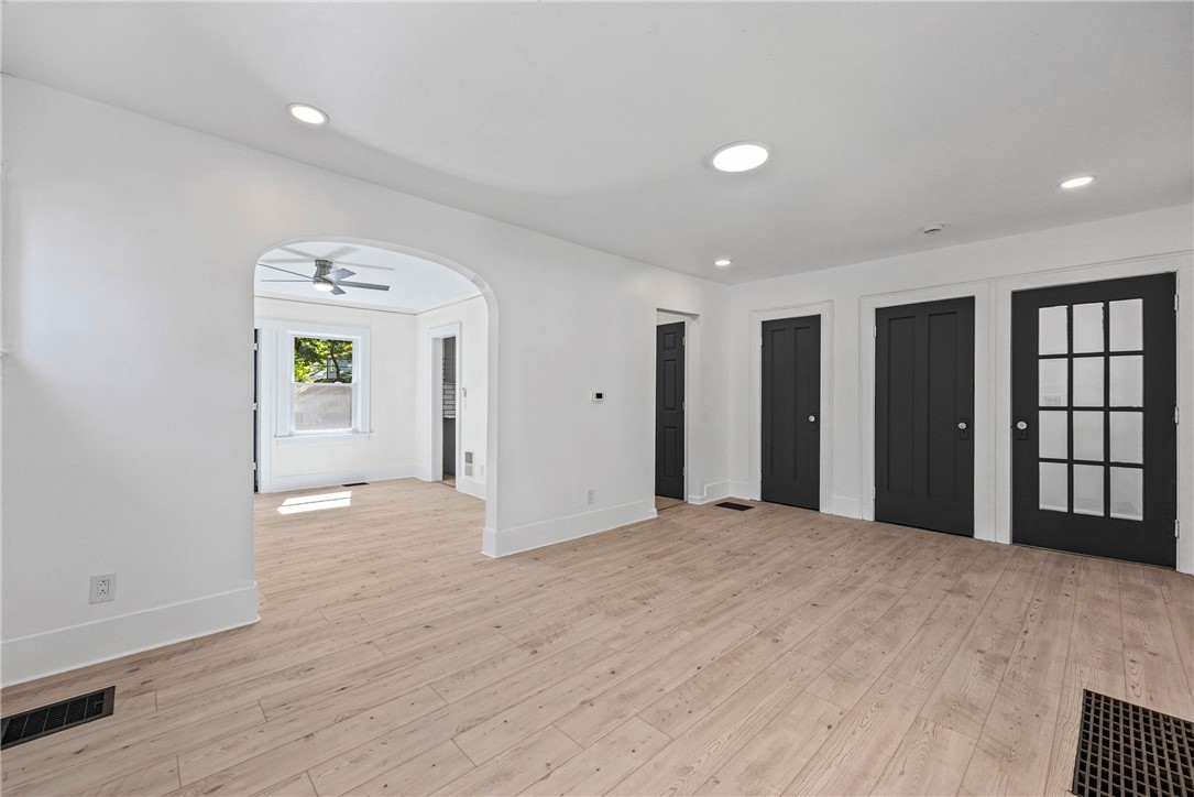 20 Kron Street Rochester, NY 14619 - Photo 6 of 44