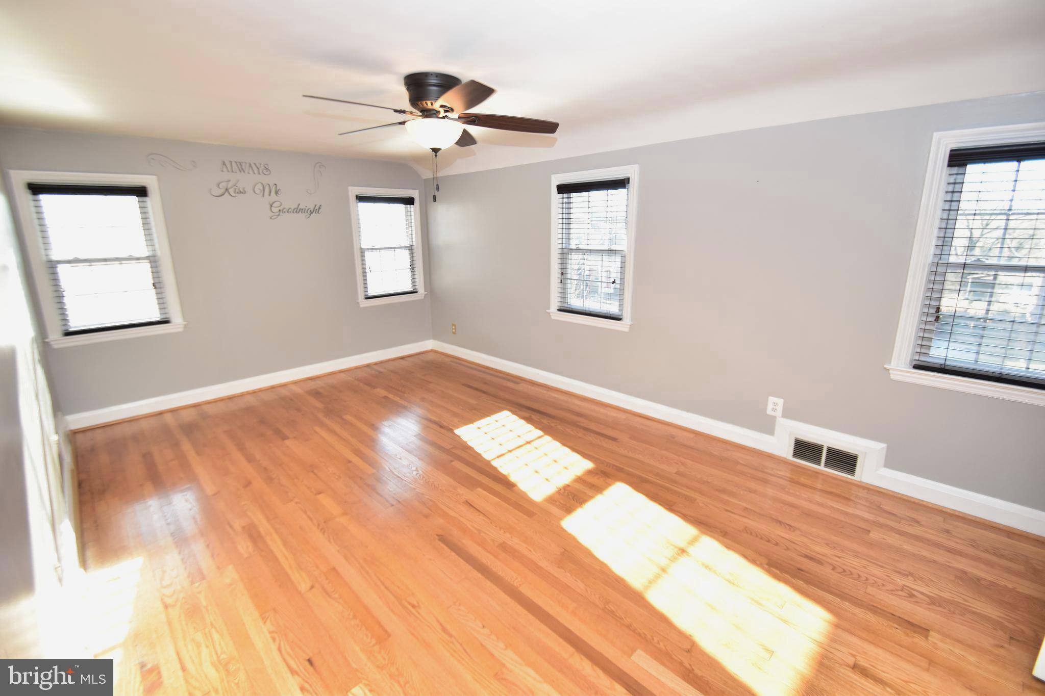 22 Tanglewood Road Baltimore, MD 21228 - Photo 19 of 25 SPACIOUS MBR bath w/steps to finished attic