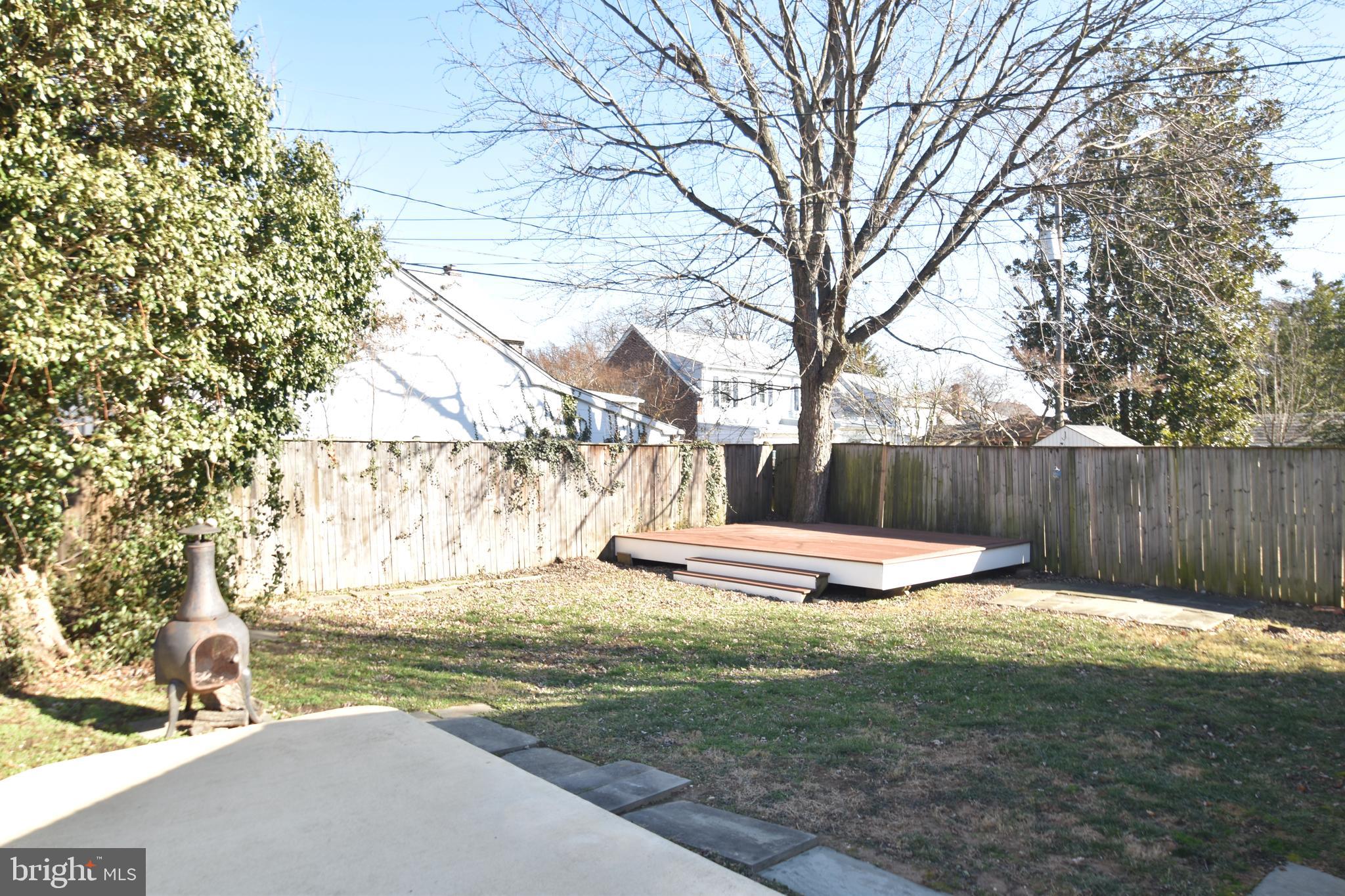 22 Tanglewood Road Baltimore, MD 21228 - Photo 23 of 25 Lovely, fenced level yard-ideal for entertaining