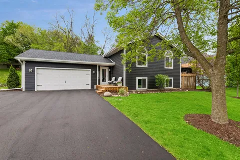 $400,000 | 125 Wildhurst Road, Waconia, MN 55387