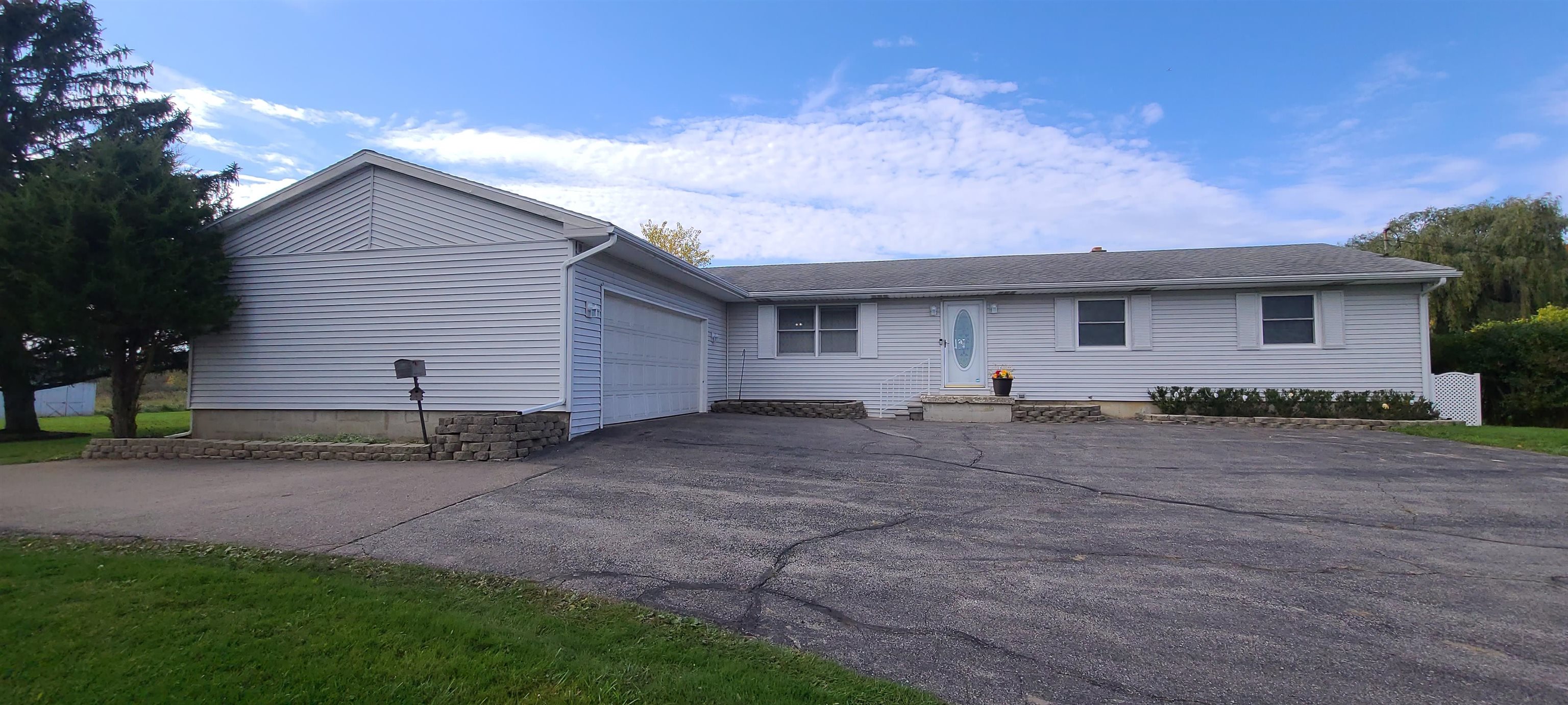 2144 Aiken Road Owosso, MI 48867 - Photo 3 of 40 50126219-2.JPG