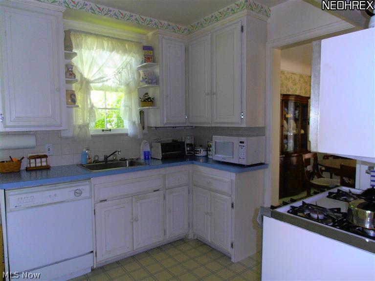 1052 Piermont Road Cleveland, OH 44121 - Photo 4 of 21 Another view of the kitchen with a gas over and microwave above the range.