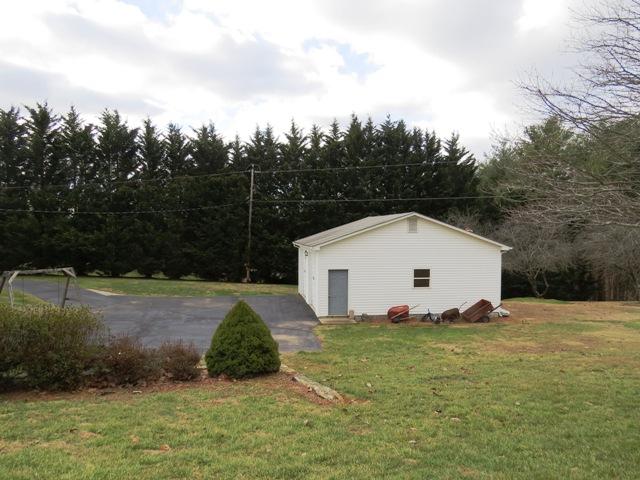 6813 Oak Level Road Bassett, VA 24055 - Photo 36 of 39 GARAGE