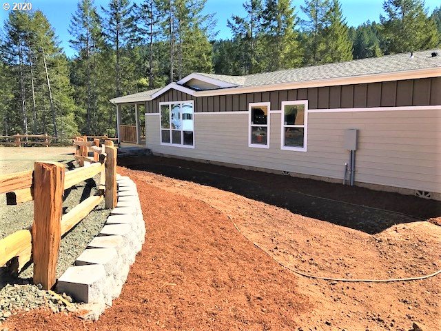 5785 Hubbard Road Umpqua, OR 97486 - Photo 3 of 32 Gallery Image 3