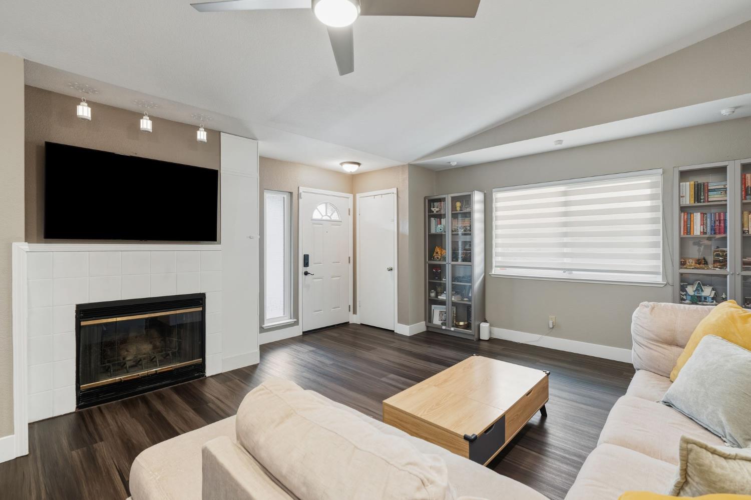 943 Rancho Roble Way Sacramento, CA 95834 - Photo 5 of 30