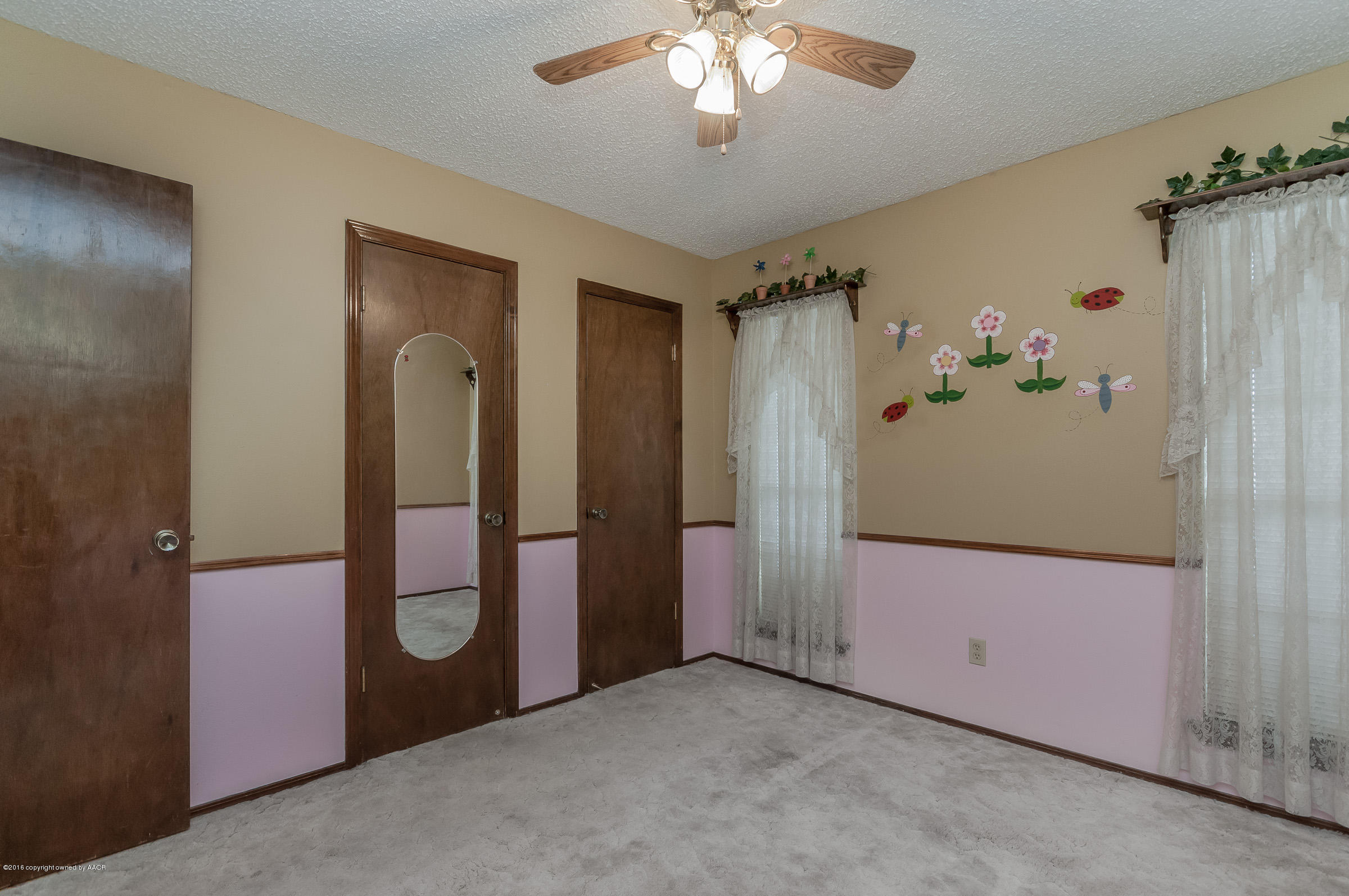 5312 Wheeler Lane Amarillo, TX 79110 - Photo 14 of 20 an empty room with windows and refrigerator