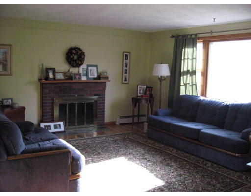 3 Walker Road Franklin, MA 02038 - Photo 6 of 16 Gallery Image 6