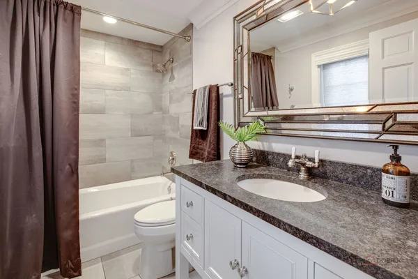 $1,299,000 | 1915 Maple Place, Deerfield, IL 60015