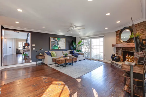 $1,299,000 | 1915 Maple Place, Deerfield, IL 60015