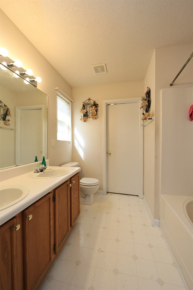 3204 Tuckland Drive Raleigh, NC 27610 - Photo 9 of 11 Master Bath/Spa