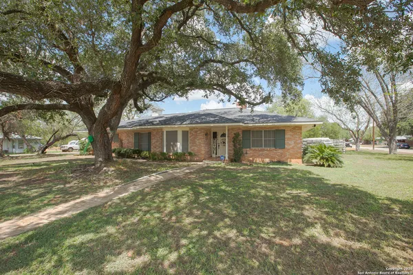 $300,000 | 1017 East Trinity Street, Pearsall, TX 78061