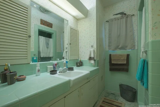 $300,000 | 1017 East Trinity Street, Pearsall, TX 78061