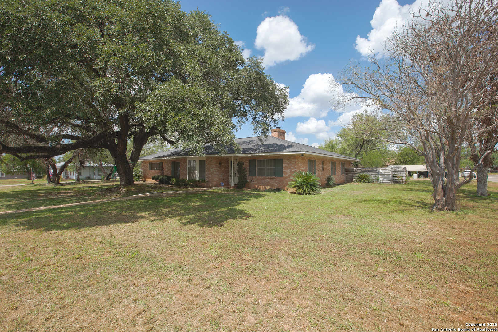 1017 East Trinity Street Pearsall, TX 78061 - Photo 2 of 25