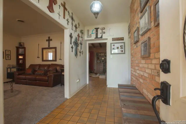 $300,000 | 1017 East Trinity Street, Pearsall, TX 78061