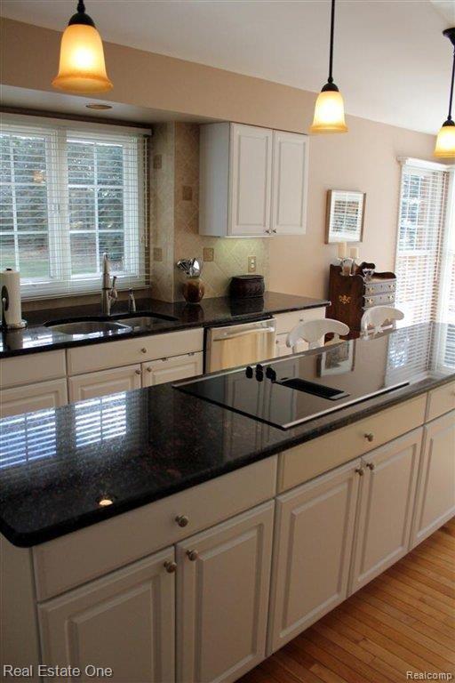 3417 West York Court Rochester, MI 48306 - Photo 11 of 22 Kitchen2.JPG