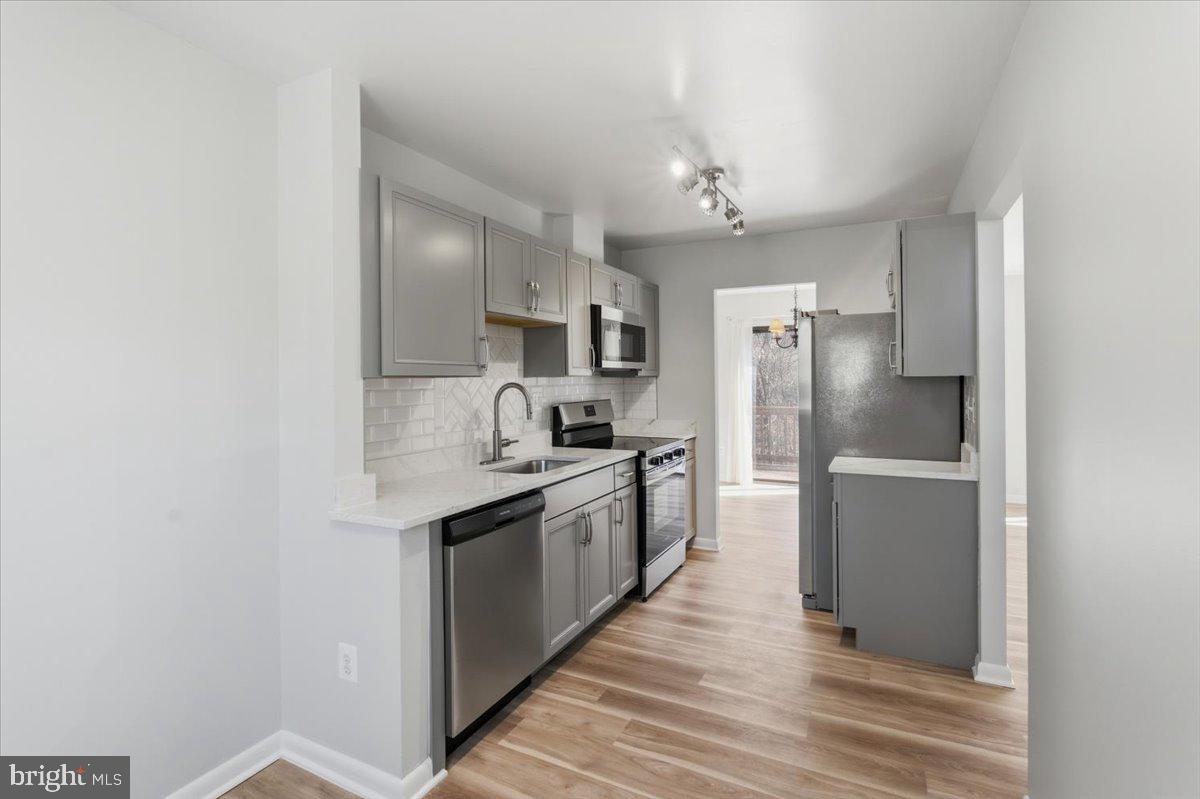11919 Barrel Cooper Court Reston, VA 20191 - Photo 6 of 39 a large kitchen with a refrigerator and a sink