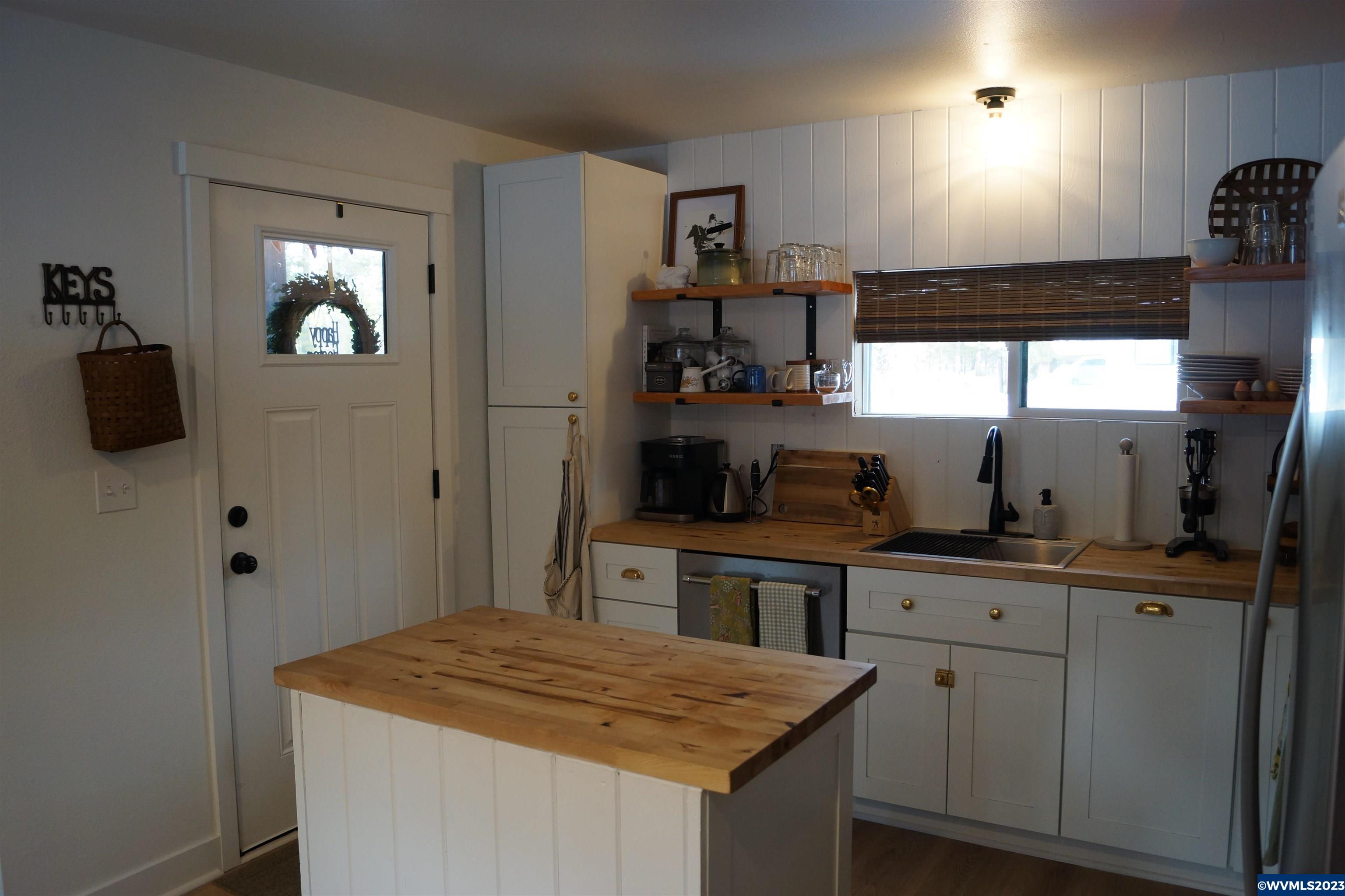 16695 Burgess Road La Pine, OR 97739 - Photo 20 of 38 Gallery Image 20