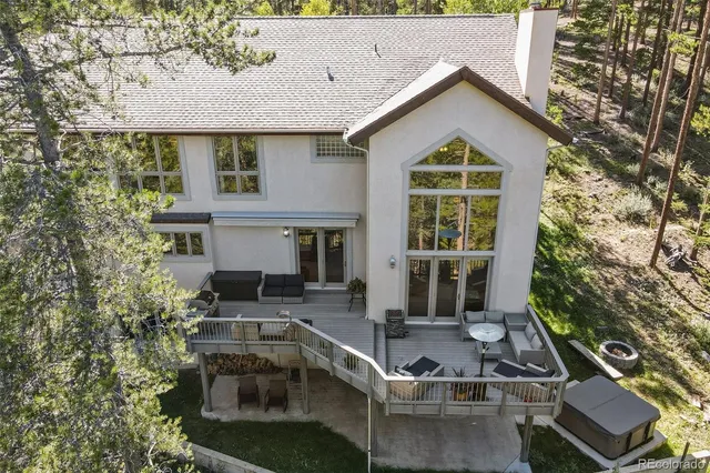 a front view of house with yard