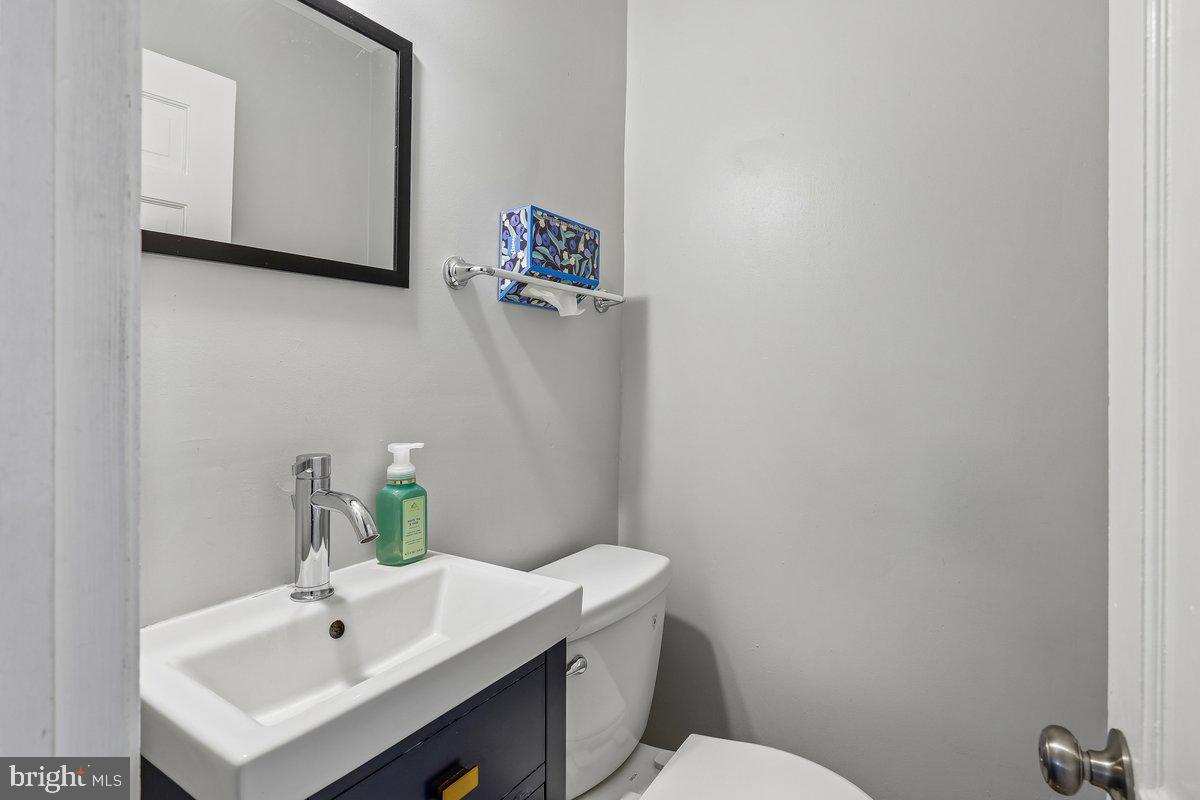 4818 Lindsay Road Baltimore, MD 21229 - Photo 11 of 29 Powder Room