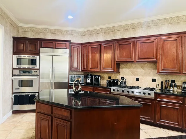 a view of a livingroom with furniture and windows