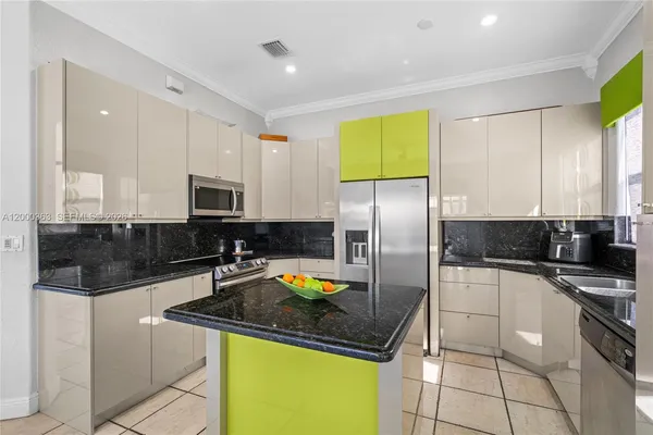 $819,900 | 8914 Northwest 168th Street, Miami Lakes, FL 33018