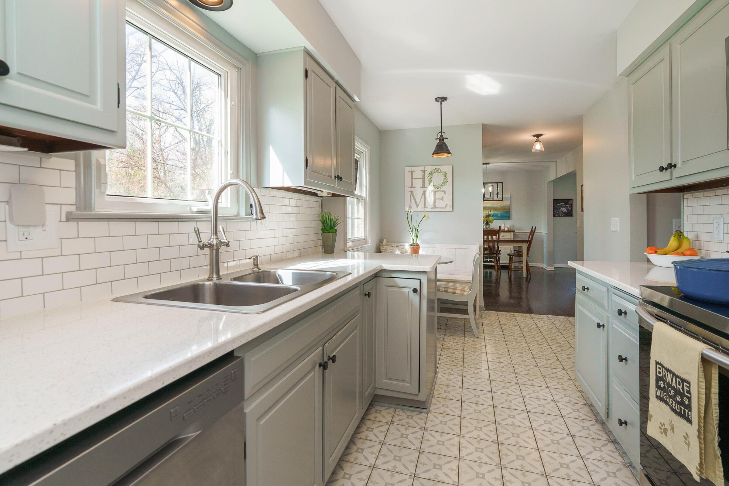 1437 Reymond Road Columbus, OH 43220 - Photo 15 of 37 Kitchen