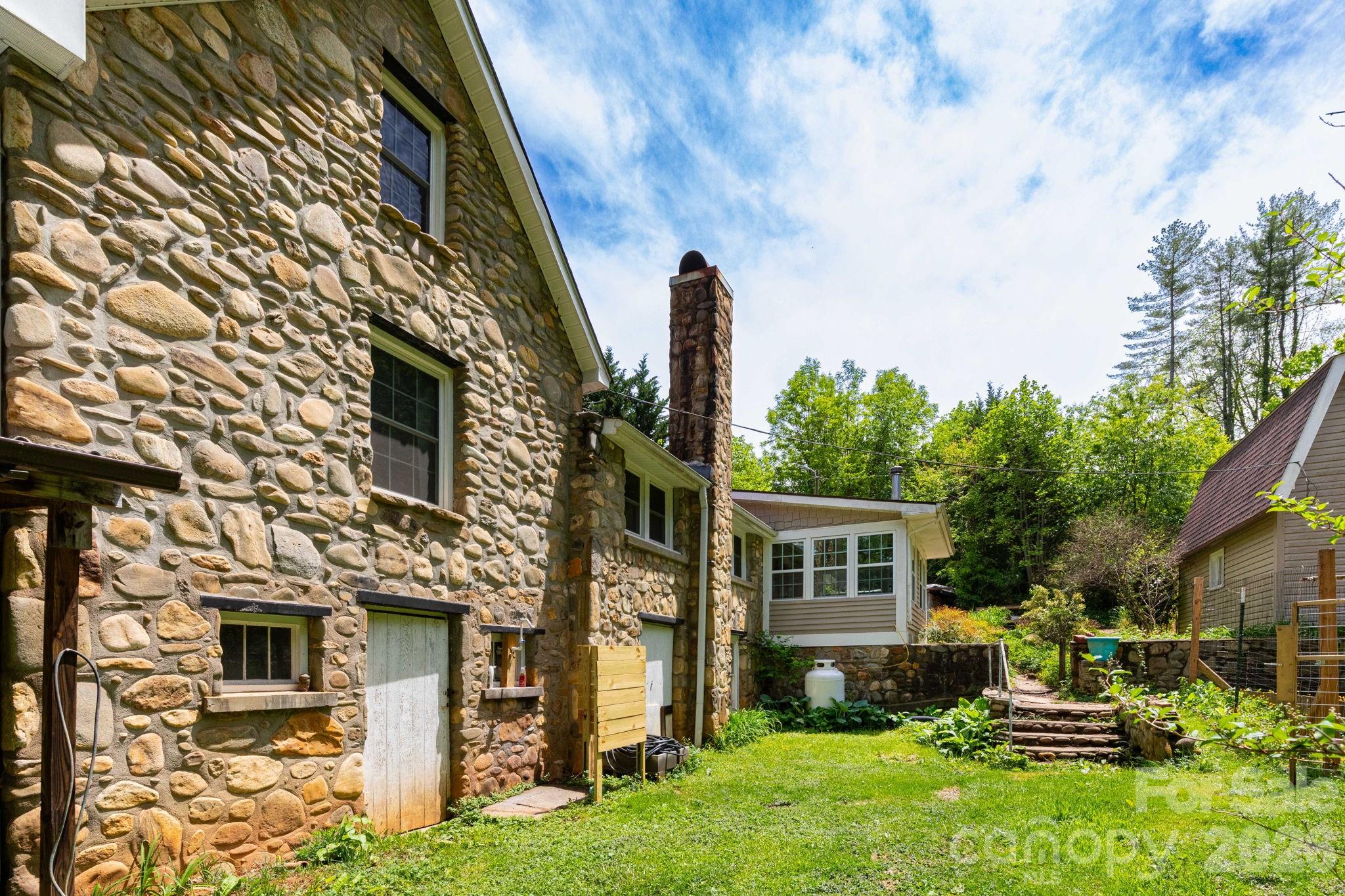 1492 Murray Road Canton, NC 28716 - Photo 11 of 45