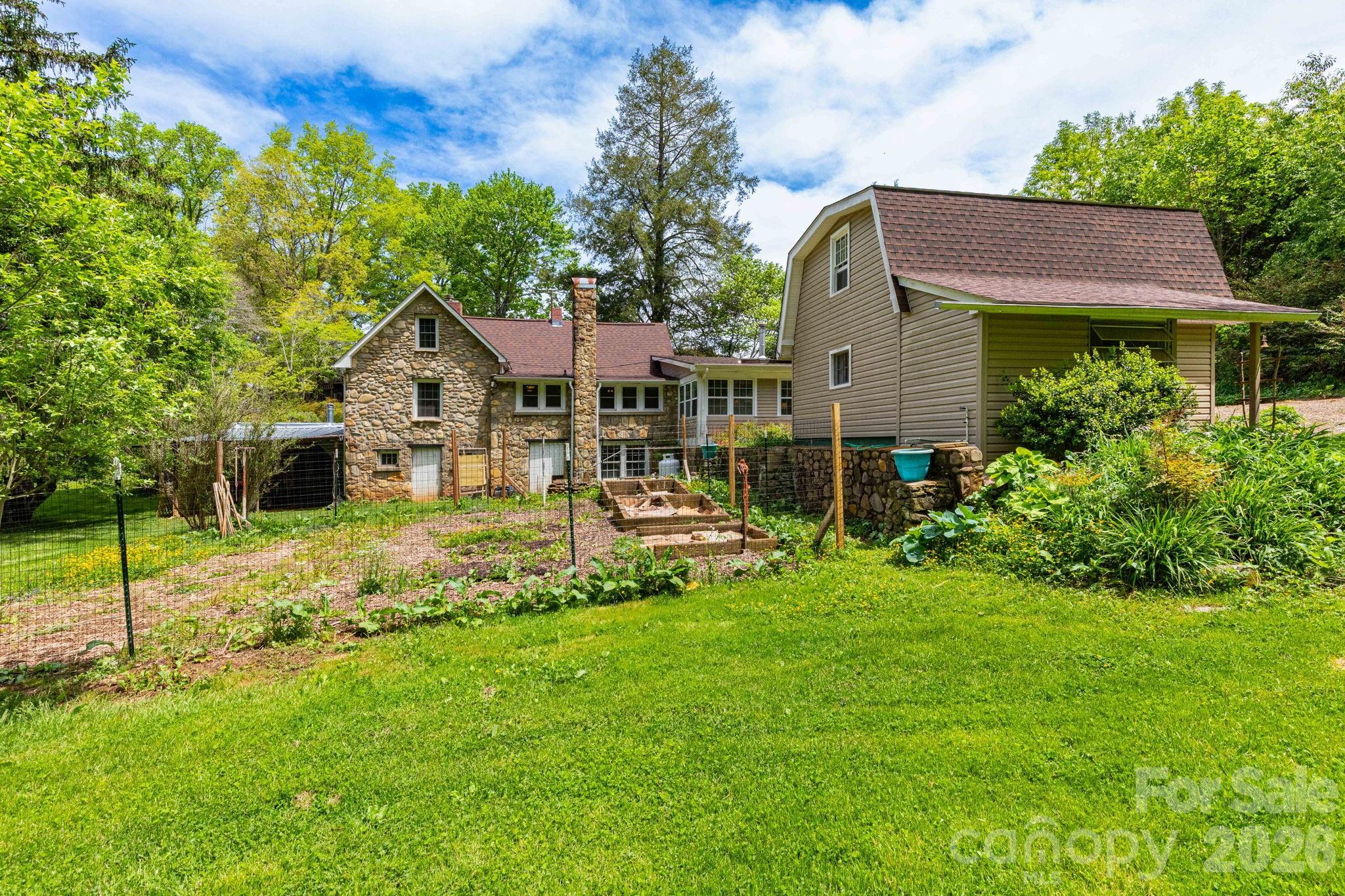 1492 Murray Road Canton, NC 28716 - Photo 3 of 45