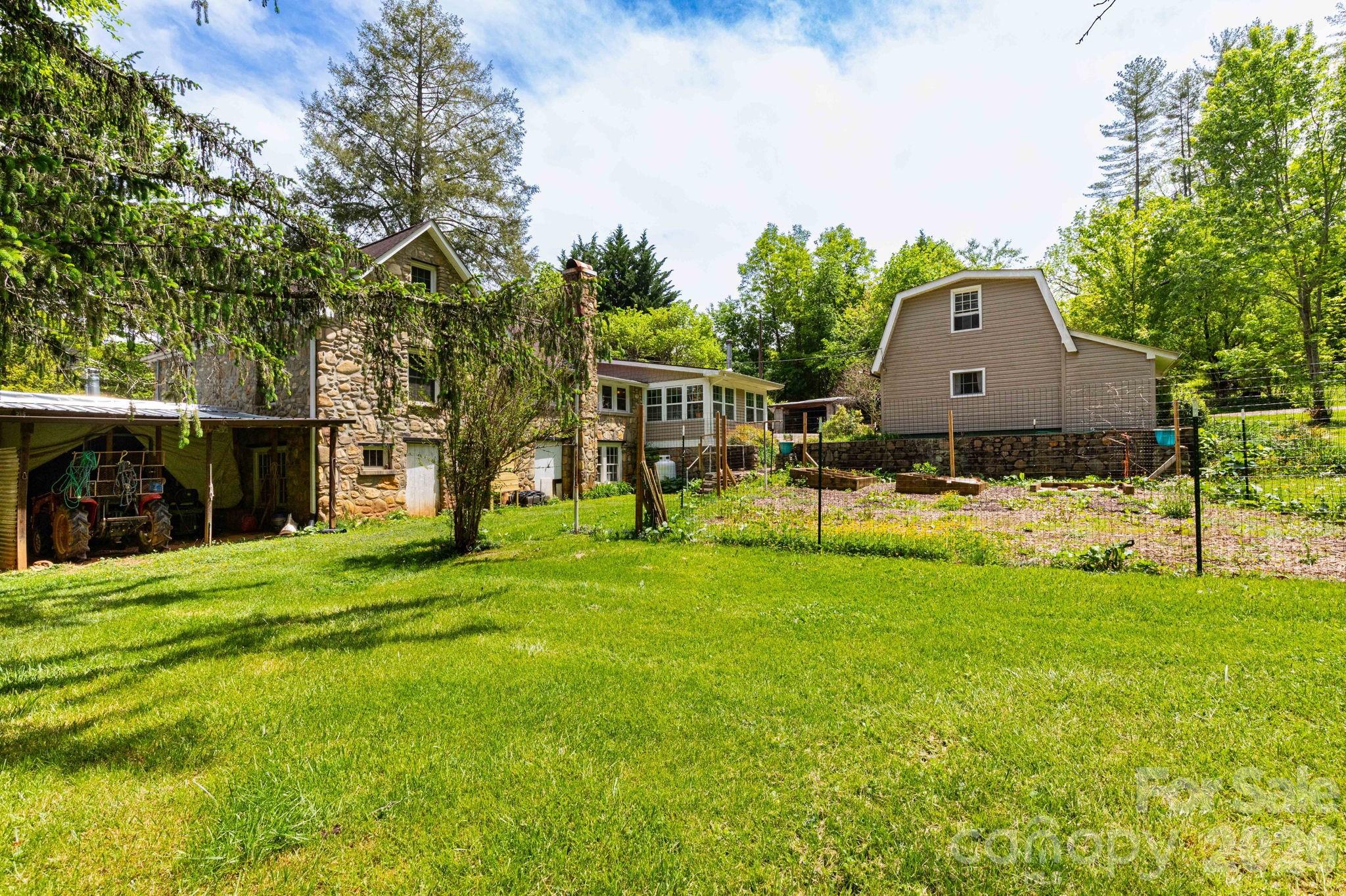 1492 Murray Road Canton, NC 28716 - Photo 10 of 45
